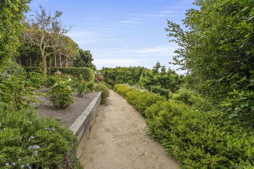 2026 Seaview Avenue - photo 15