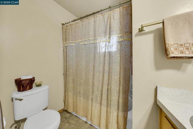 1246 Otis Dr, Alameda CA: https://media.crmls.org/mediaz/8d1c9b08-3106-4478-90e2-eb78ff32e289.jpg