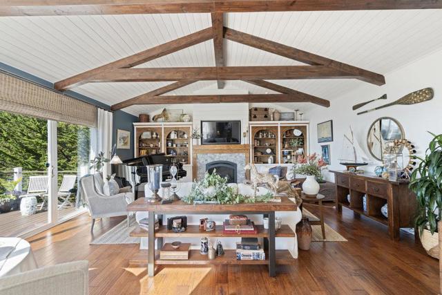 15 Mentone Road, Carmel CA: https://media.crmls.org/mediaz/8d1ccf96-9146-4fca-91da-6f85d12d83ec.jpg