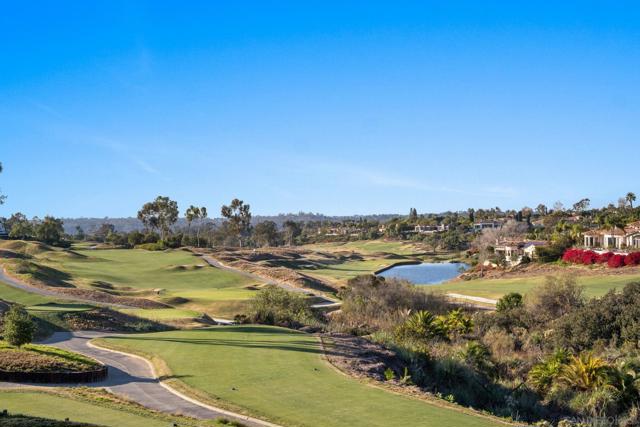 6968 Saint Andrews Rd, Rancho Santa Fe CA: https://media.crmls.org/mediaz/8d1ce1d9-2e31-43ec-8025-a85f7d923366.jpg