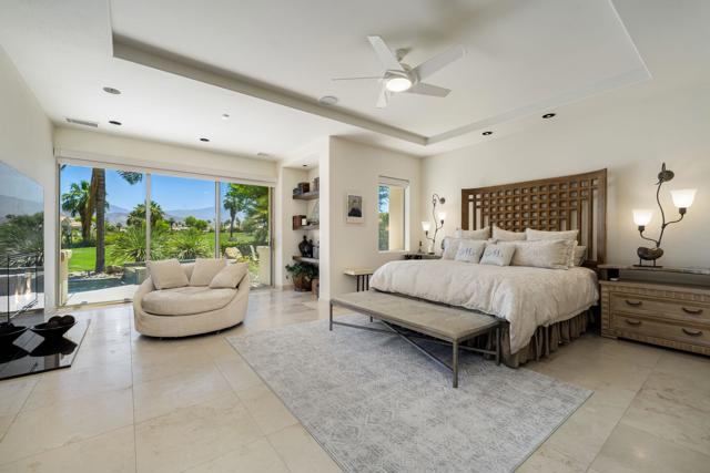 945 Hawk Hill Trail, Palm Desert CA: https://media.crmls.org/mediaz/8d1ce88c-7f0b-4e57-90e6-30837816f842.jpg