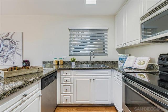 17147 W W Bernardo Dr, San Diego CA: https://media.crmls.org/mediaz/8d1cfb94-4812-49b9-a62c-b3050bac8132.jpg