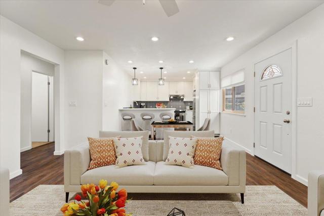 1420 Ruby Court, Capitola CA: https://media.crmls.org/mediaz/8d1d2c2f-fa87-4f42-9ee5-b687be436536.jpg