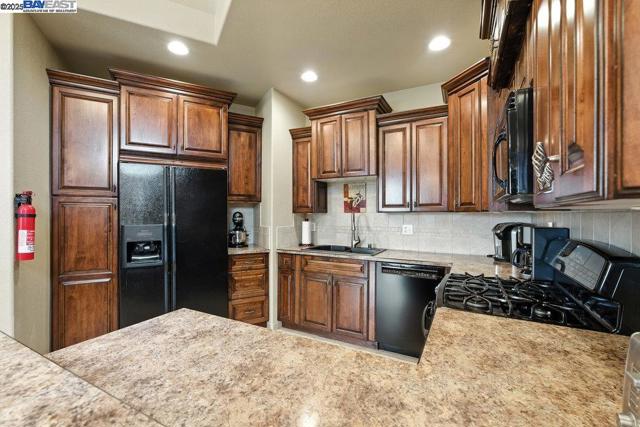 21798 Independent School Rd, Castro Valley CA: https://media.crmls.org/mediaz/8d1d3f94-7364-440b-a7d8-597667db2f9c.jpg