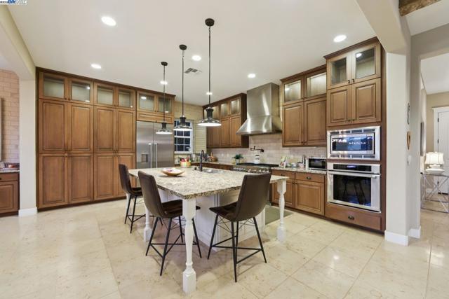 3885 Highpointe Ct, Dublin CA: https://media.crmls.org/mediaz/8d1da94c-c277-4036-a8d8-0964c869b9ea.jpg