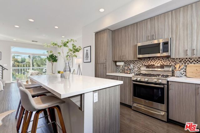 2753 Waverly Drive, Los Angeles CA: https://media.crmls.org/mediaz/8d1dc1a8-be9a-4c93-83cc-0af44827ccd6.jpg
