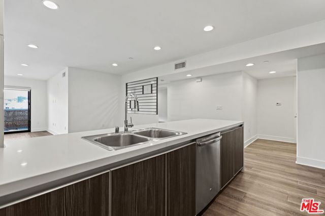748 Wilcox Avenue, Los Angeles CA: https://media.crmls.org/mediaz/8d1e2fbf-2257-4954-9868-8ab8dbe95de9.jpg