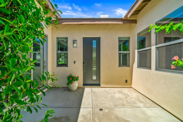 1325 Passage Street, Palm Springs CA: https://media.crmls.org/mediaz/8d1e3d23-0879-4629-83bf-fc0bb52fa2f5.jpg