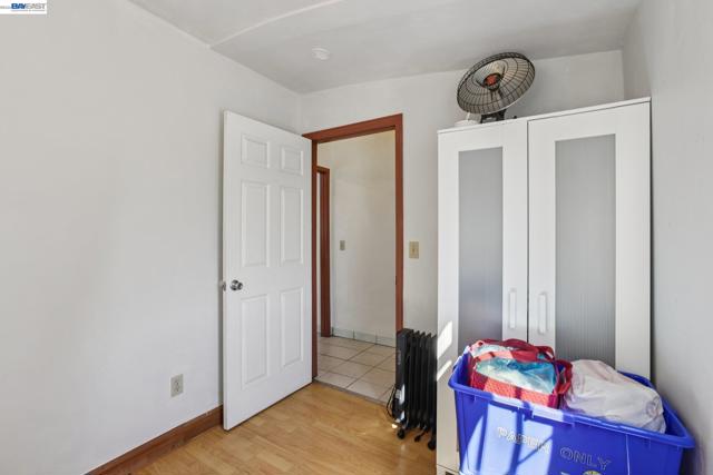 2514 21St Ave, Oakland CA: https://media.crmls.org/mediaz/8d1ea6c9-9b66-45b0-9501-1430ed3d1963.jpg