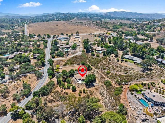 2686 Via Viejas, Alpine CA: https://media.crmls.org/mediaz/8d1ec89c-4699-419f-9976-c3e344a6c642.jpg