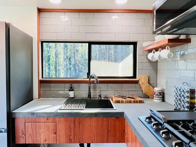 518 Container Way, Boulder Creek CA: https://media.crmls.org/mediaz/8d1ed564-a10a-413b-9dea-6edcdd405247.jpg