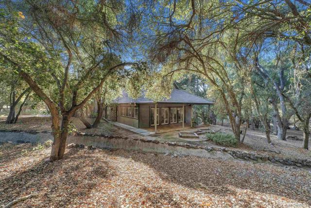 45455 Lorenz Ln, Temecula CA: https://media.crmls.org/mediaz/8d1ef301-e8c5-4b78-bb77-e7d8c3637edf.jpg