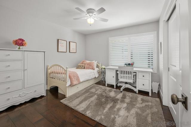 12516 Rougemont Pl, San Diego CA: https://media.crmls.org/mediaz/8d1f0623-3a94-41f9-9af8-3b494a23ae7d.jpg