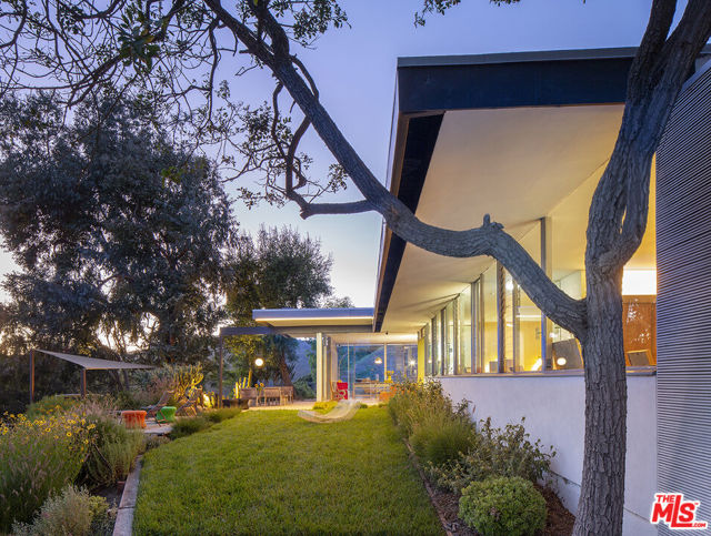 1531 N Tigertail Road, Los Angeles CA: https://media.crmls.org/mediaz/8d201fb6-7ab2-44e4-a7aa-47937769ccf1.jpg