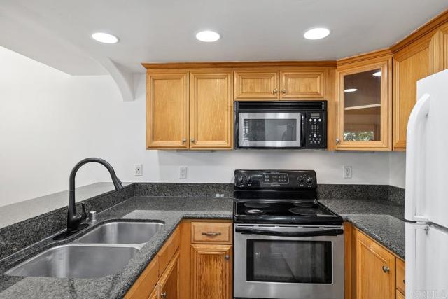 Detail Gallery Image 11 of 30 For 1145 Helix St #1,  Spring Valley,  CA 91977 - 3 Beds | 2 Baths