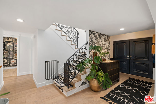 3156 Dona Emilia Drive, Studio City CA: https://media.crmls.org/mediaz/8d20b7ef-2a61-4cc8-8691-3c71cede2a1e.jpg