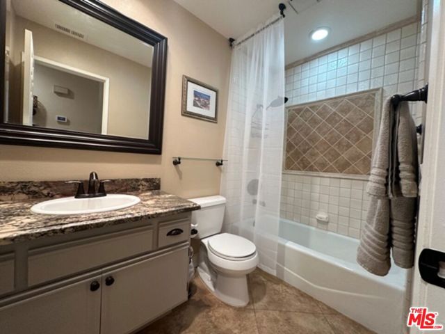 43570 Via Majorca, Palm Desert CA: https://media.crmls.org/mediaz/8d20b895-015a-43cf-a7d3-57fa86d1dac3.jpg