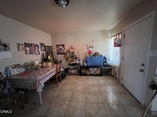 502 504 E Hemlock Street, Oxnard CA: https://media.crmls.org/mediaz/8d212b96-d9b4-42b9-88a7-36194a452fd5.jpg