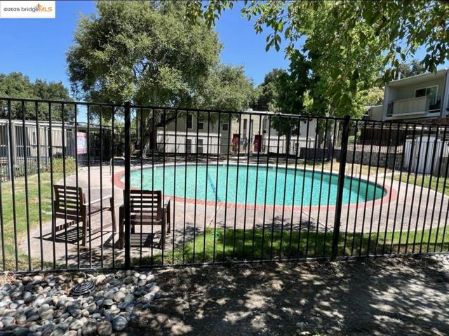 651 Moraga Rd, Moraga CA: https://media.crmls.org/mediaz/8d2198be-6e28-4541-bda1-dedc2645eeb9.jpg