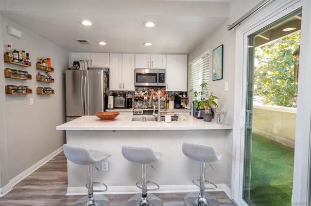 921 Amistad Ct D, El Cajon CA: https://media.crmls.org/mediaz/8d21c15f-c1da-4d68-9b6c-aba392e35c42.jpg