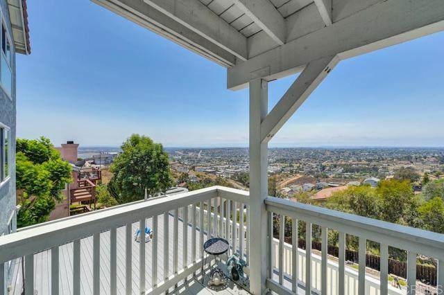 1656 Maria Avenue, Spring Valley CA: https://media.crmls.org/mediaz/8d2263ad-e1d4-41b4-a82f-5d8ff71eafa8.jpg