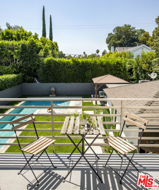 4947 Varna Avenue, Sherman Oaks CA: https://media.crmls.org/mediaz/8d22d15a-039b-49b2-9260-abb66df59d1e.jpg