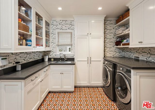 3848 Ethel Avenue, Studio City CA: https://media.crmls.org/mediaz/8d22e295-9bef-4487-b0aa-ccf7f61bc276.jpg