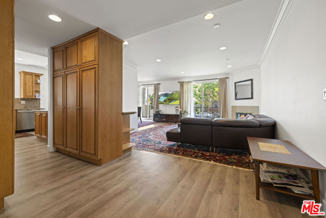 1450 S Beverly Drive, Los Angeles CA: https://media.crmls.org/mediaz/8d22eafc-68f6-44ad-9253-ac4c128a5618.jpg