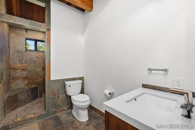 30830 Ranch Creek Rd, Valley Center CA: https://media.crmls.org/mediaz/8d232870-3212-4540-af99-3d0050987426.jpg