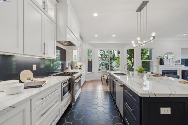 1221 Culet Ranch Rd, Danville CA: https://media.crmls.org/mediaz/8d243fcb-a887-4c2c-a956-e342faeb1d55.jpg