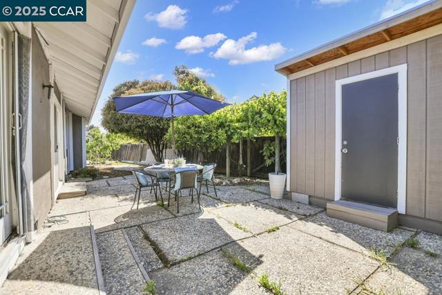1821 Alicante Ct, Concord CA: https://media.crmls.org/mediaz/8d256518-e2ca-4ae9-b91b-4c7bf2111960.jpg