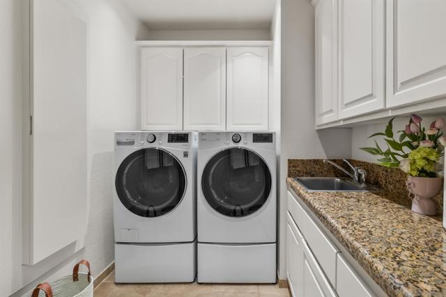 17941 Vista Lomas Dr, Poway CA: https://media.crmls.org/mediaz/8d258c4a-dd65-4249-a62b-3c28d7b89146.jpg