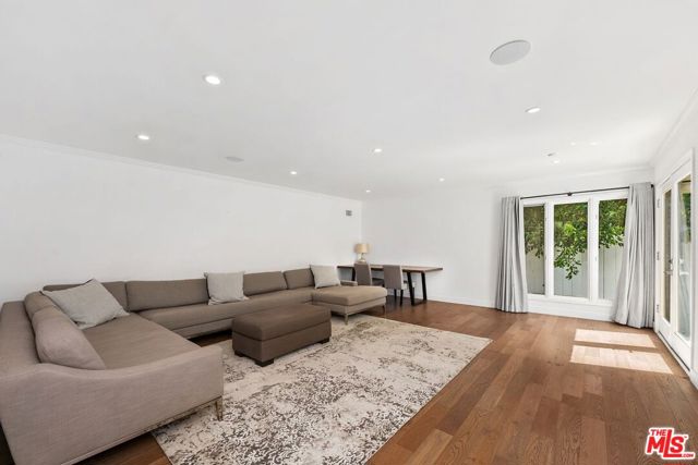 400 Chautauqua Boulevard, Pacific Palisades CA: https://media.crmls.org/mediaz/8d25c39b-1638-4dfa-b2cc-029498f60c4e.jpg