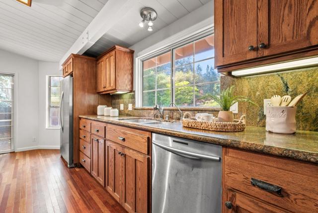 107 Maywood Drive, Boulder Creek CA: https://media.crmls.org/mediaz/8d25ddb6-2525-4dc8-8f0d-663523b91a4d.jpg