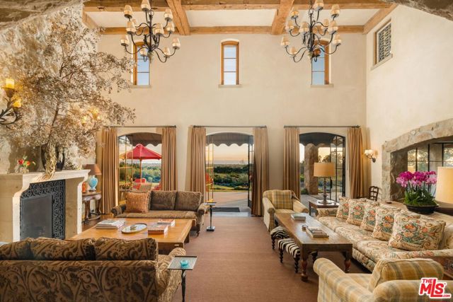 1915 Monte Alegre Drive, Carpinteria CA: https://media.crmls.org/mediaz/8d261032-ab0a-4f49-9a09-dae6a84953e9.jpg