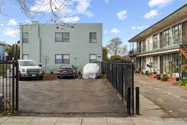 2238 7Th, Berkeley CA: https://media.crmls.org/mediaz/8d265137-ee3b-4a51-b5a3-13eaac32a5ce.jpg