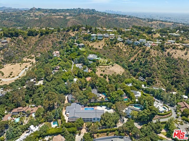 9669 Oak Pass Road, Beverly Hills CA: https://media.crmls.org/mediaz/8d266852-1ce1-4078-be4b-ebe8e847f72e.jpg