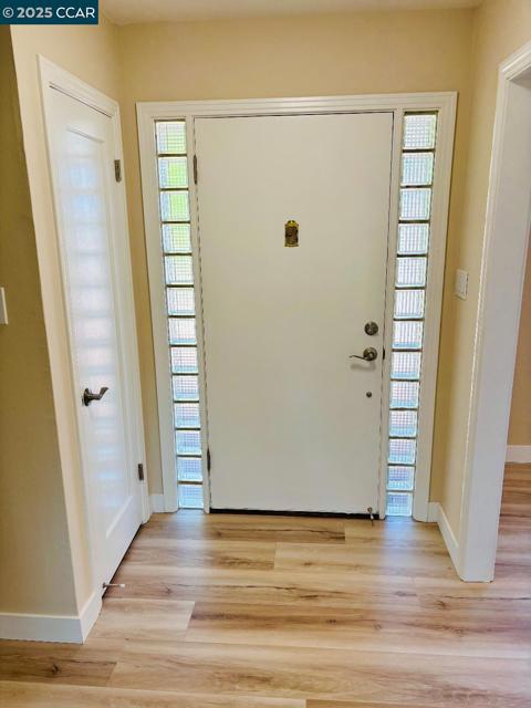 1011 Harbor View Dr, Martinez CA: https://media.crmls.org/mediaz/8d26e096-d3e0-4c21-a433-1decc5191db2.jpg