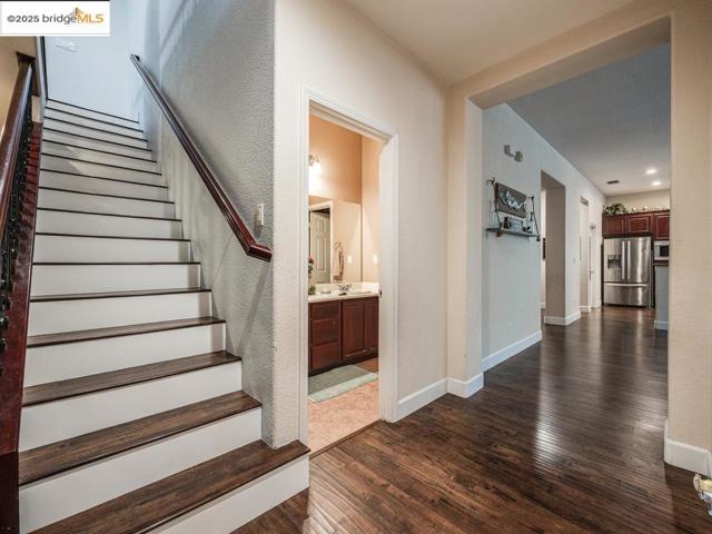 10 Da Vinci Ct, Oakley CA: https://media.crmls.org/mediaz/8d271a24-f88e-4e2a-813e-ad5153f73230.jpg