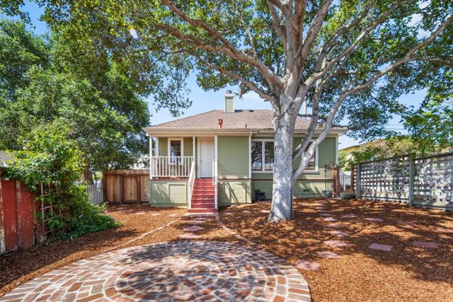 519 Dickman Avenue, Monterey CA: https://media.crmls.org/mediaz/8d275173-45f1-493c-8e37-3da67958ea94.jpg