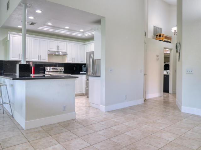 Image 16 of 52 For 77897 Woodhaven Drive