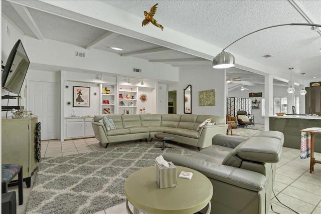 73974 Zircon W Circle, Palm Desert CA: https://media.crmls.org/mediaz/8d27bb91-d55a-4cd7-8b05-d2c8df0087e5.jpg