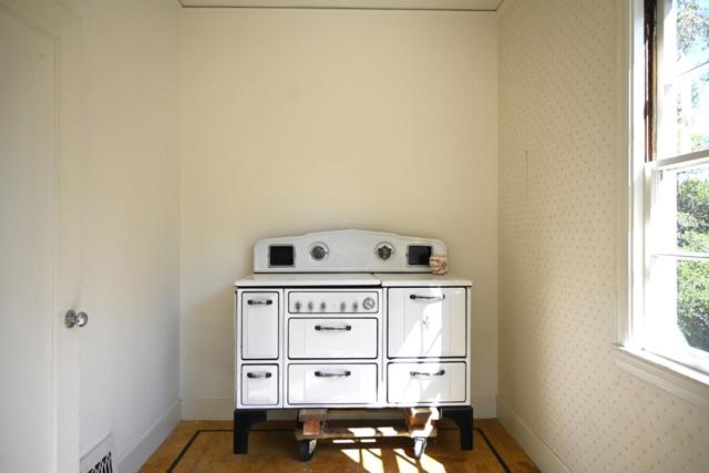 1920 Oak Knoll Drive, Belmont CA: https://media.crmls.org/mediaz/8d284a72-3ab7-427c-b36f-c7419a4ecfb5.jpg