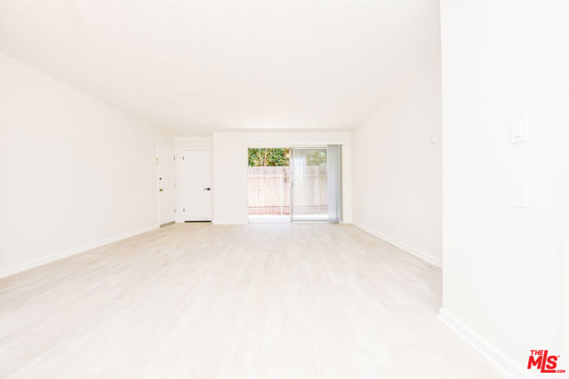 2602 Carnegie Lane, Redondo Beach CA: https://media.crmls.org/mediaz/8d28c539-1469-46a5-a995-e665af5035c0.jpg