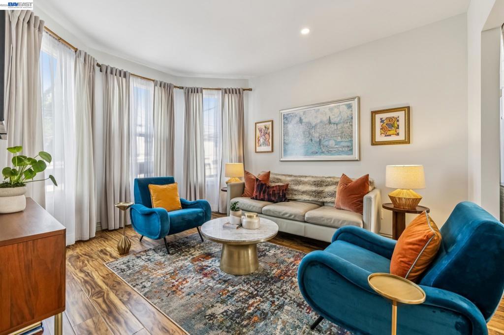 https://media.crmls.org/mediaz/8d299bfa-e51d-46eb-bc90-929d52cc8264.jpg?preset=X-Large