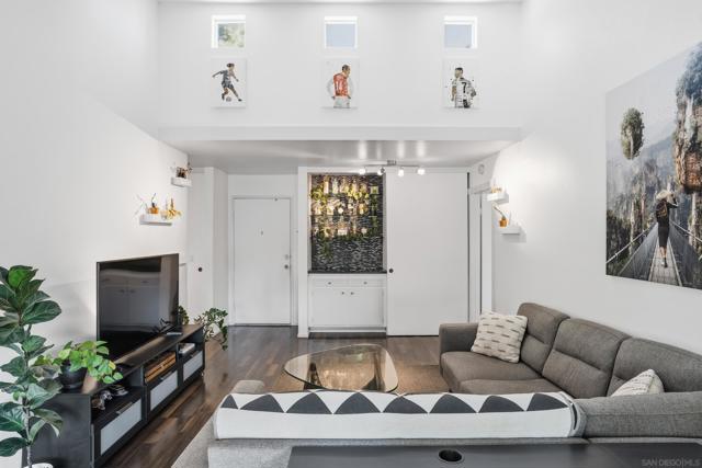 1885 Diamond St, San Diego CA: https://media.crmls.org/mediaz/8d29a187-7db4-4ae3-83aa-a1e917de60cf.jpg