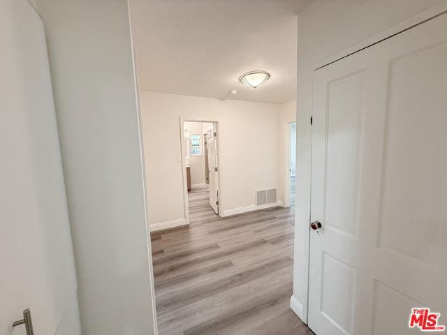 115 N Clark Drive, Beverly Hills CA: https://media.crmls.org/mediaz/8d29a42f-e90d-4703-aa59-636c0e8ff374.jpg