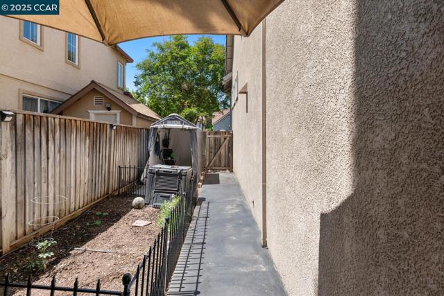 96 Heritage Way, Brentwood CA: https://media.crmls.org/mediaz/8d29d2cb-4cc9-41c2-b7fc-19afd57729a4.jpg