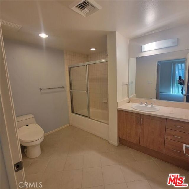 267 San Pedro Street, Los Angeles, California 90012, 2 Bedrooms Bedrooms, ,2 BathroomsBathrooms,Condominium,For Sale,San Pedro,24390023