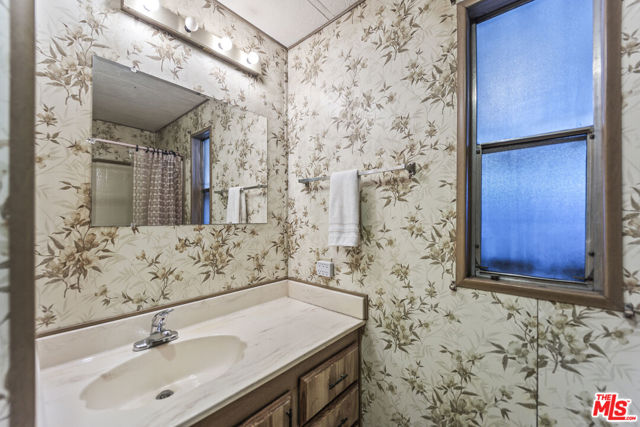 6545 Wilbur Avenue, 18 photo 7